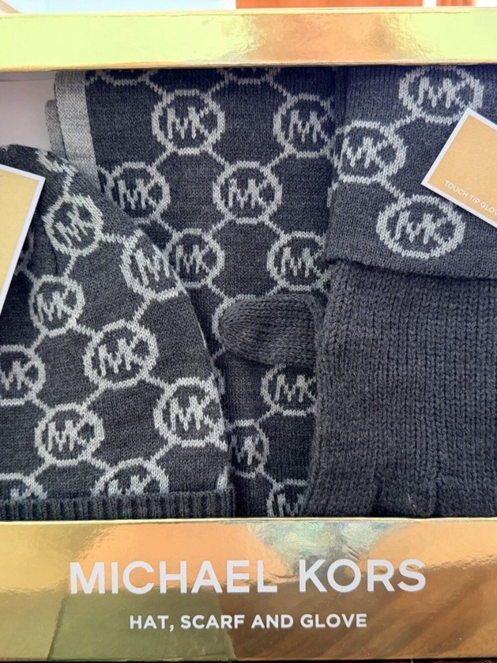 New MICHAEL KORS 3-Piece Gift Set Hat/Scarf/Touch Tip Gloves $98 Grey/Off White